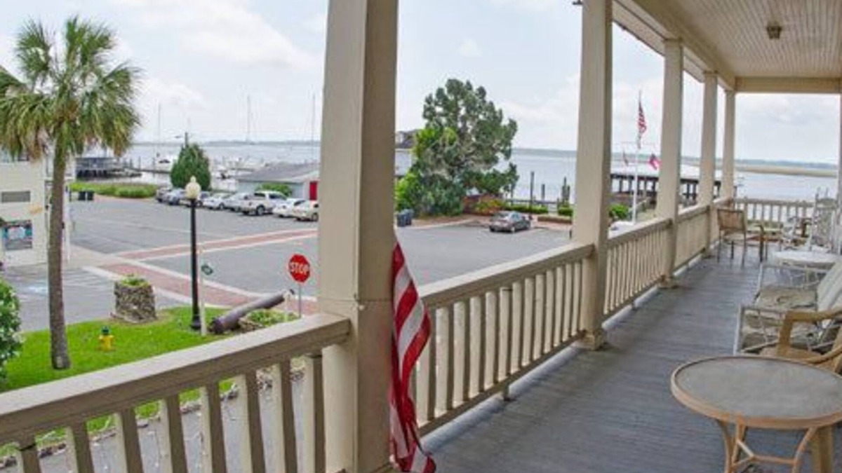 St. Marys Hotel | Riverview Hotel