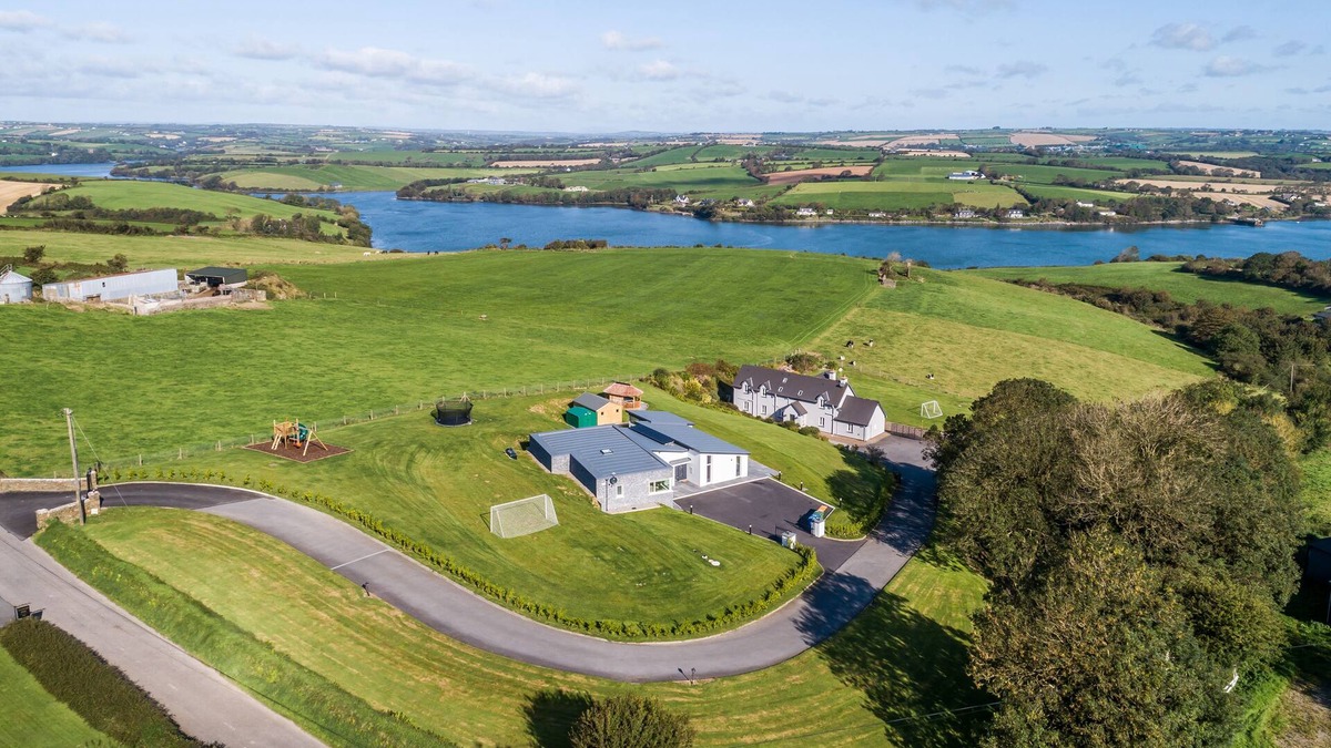 Kinsale House | Riverview , kinsale , Cork, sleeps 26 guests, owned by Exquisite Holiday Homes.