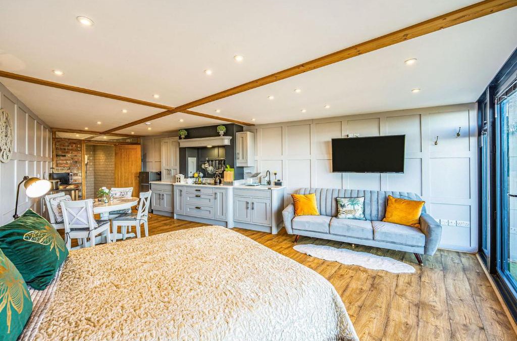 Gloucester House | Riverview Lodge - Uk36550