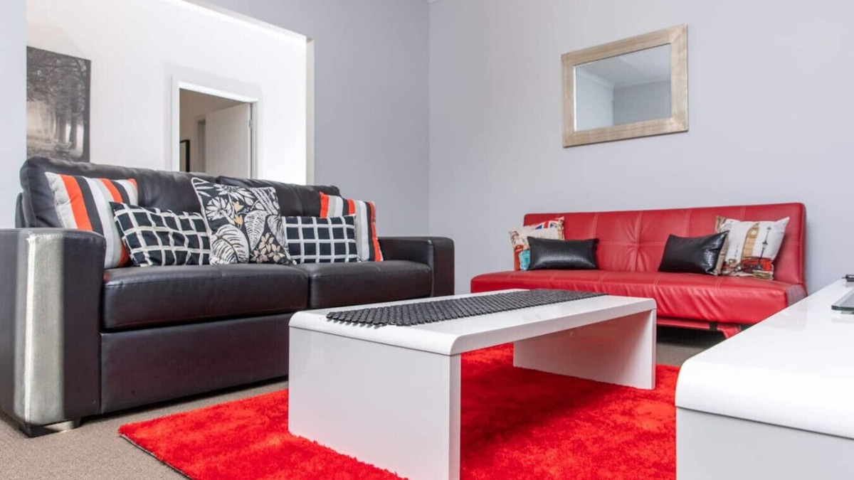 Gawler House | Riverview- Modern 3 Bedroom sleeps 2-8