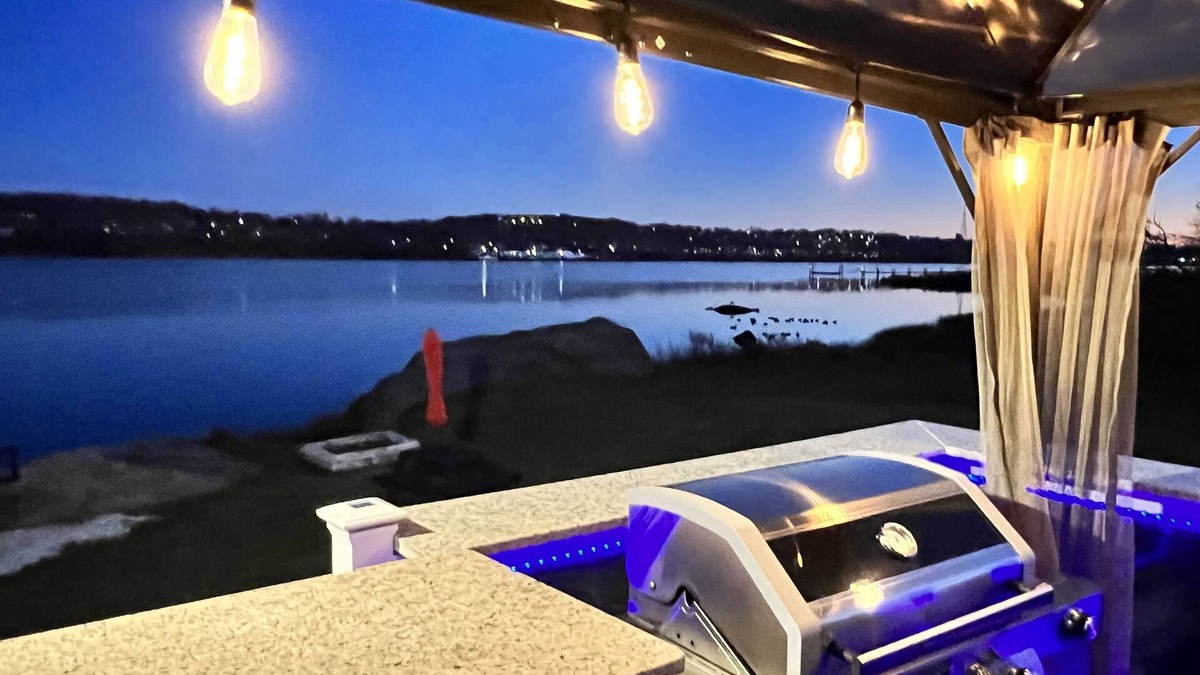 Somerset House | RiverView Retreat – Where Classic Charm Meets Coastal Comfort