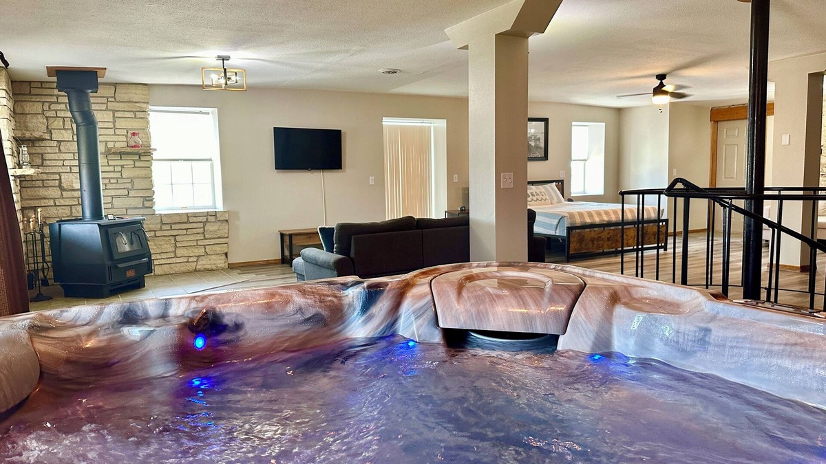Bellevue Villa | Riverview Villa - Hot Tub - Beach - River Views