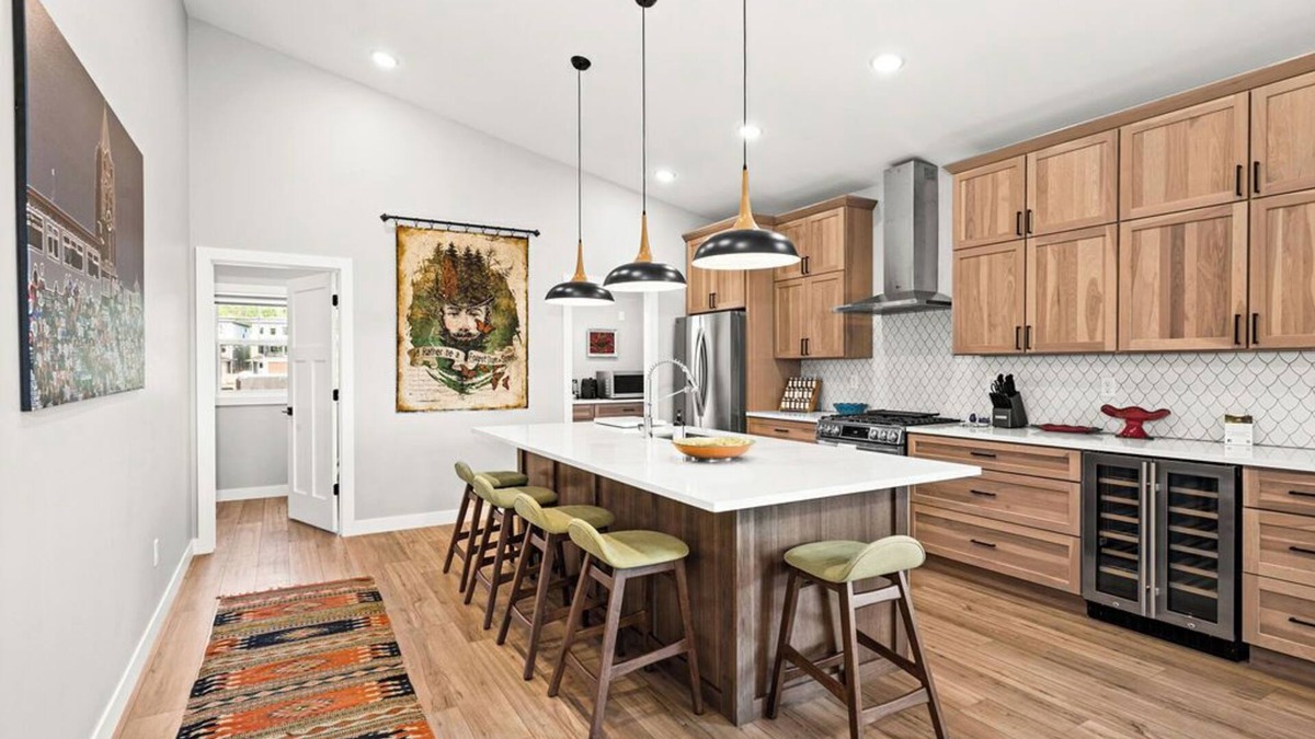 Duluth House | RiverWest Hunters Lodge-Riverfront-Base Spirit Mtn.-Dog Friendly-20% off Bike Rentals