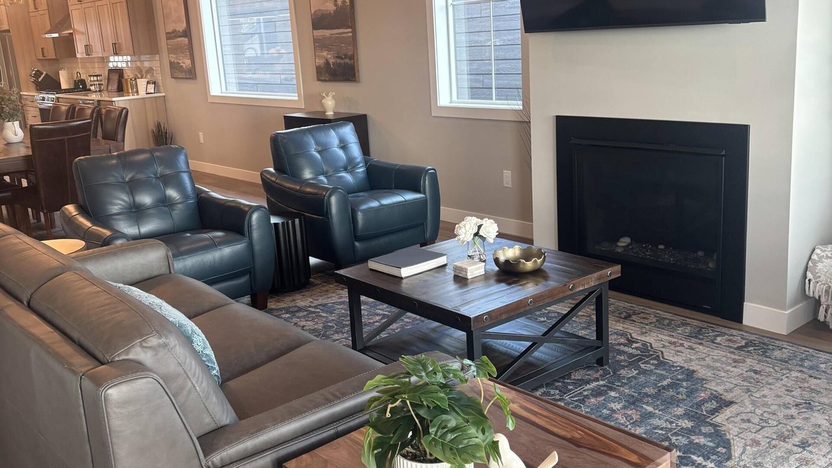 Duluth House | RiverWest Sunrise View - Brand new river view - Dog friendly- Sauna