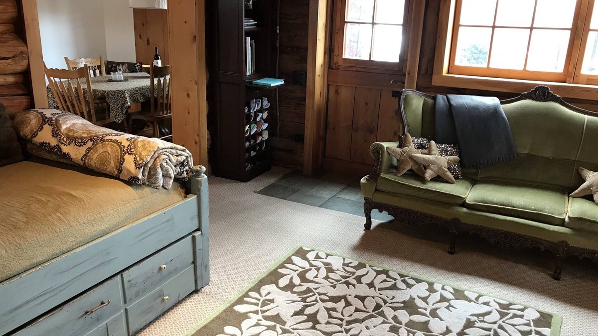 Moose Wilson Road Cabin | RIVERWOLF: CLEANEST LOG CABIN On Bike Path!
