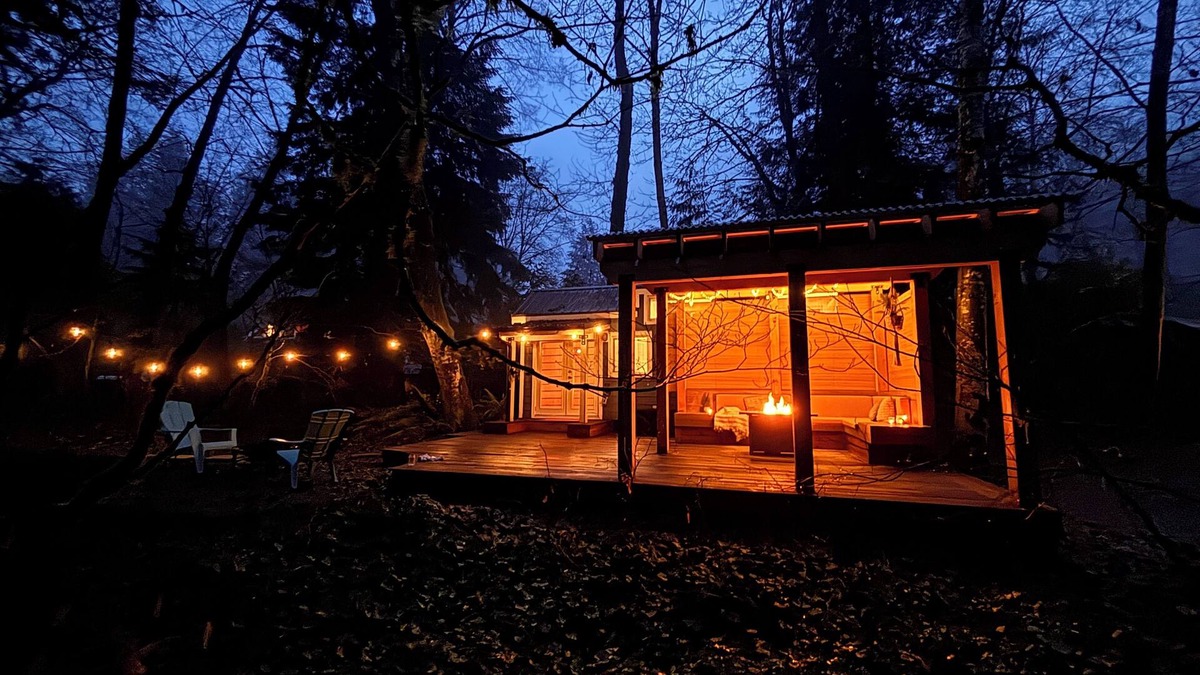 Woodfibre House | Riverwood Retreat: hot tub, outdoor sauna/shower on the Cheakamus River