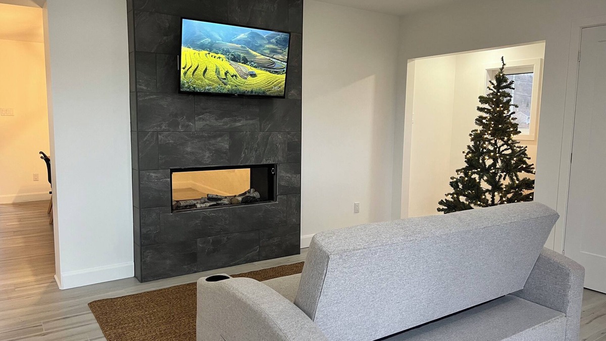 Ste Anne de Beaupre Ski Chalet | Rives de Ste-Anne | Directly on the river