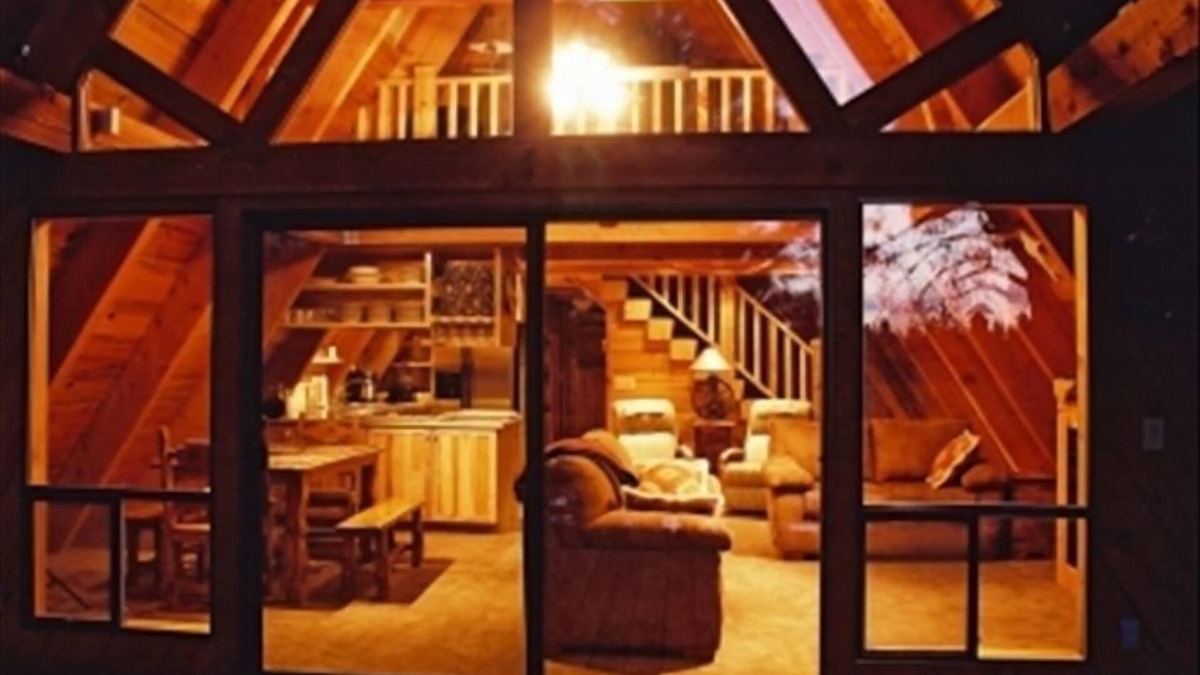 La Pine Cabin | Riviera Des Chutes (River of the Falls) Cabin in the Woods
