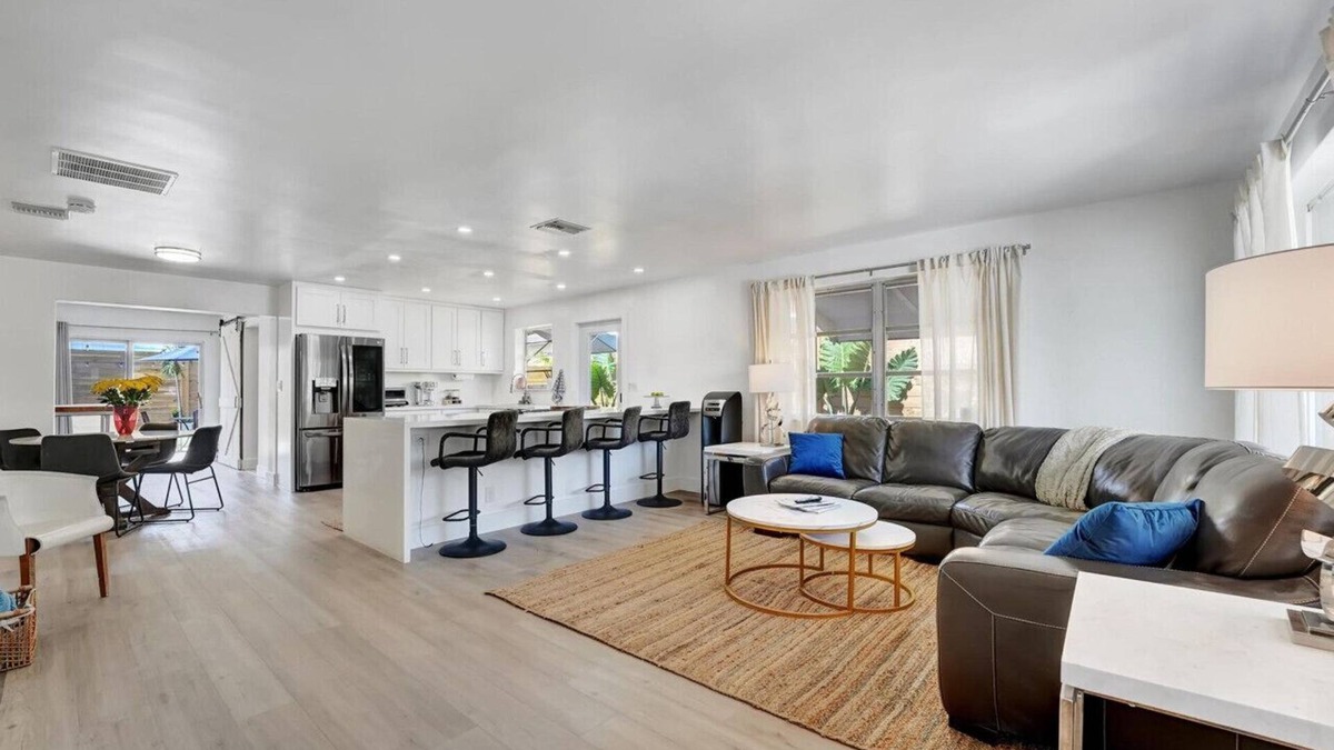 Riviera Beach House | Riviera Marina House! 1 block to marina and intracoastal