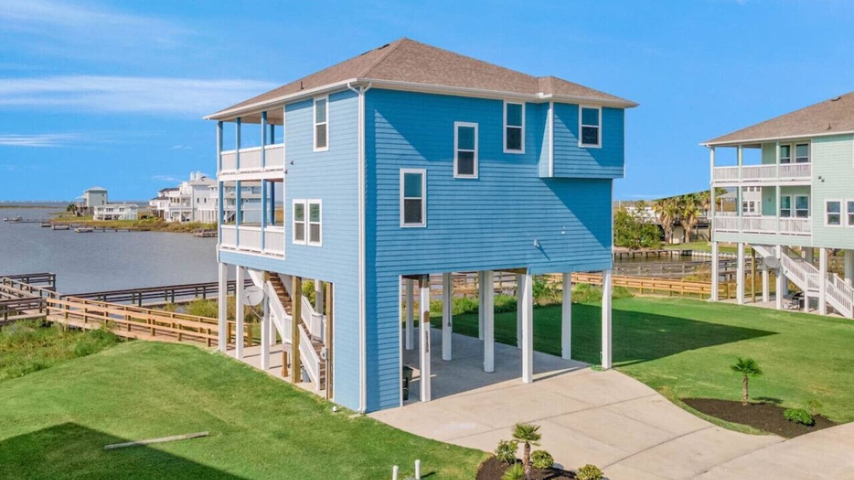 Galveston Apartment | RLT 2 — Deja Blue by BeachBox