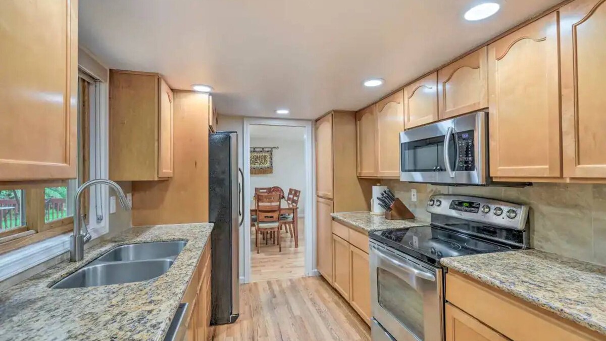 Overlake House | RM6: Cozy 3-bedroom house in welcoming Redmond with WiFi, AC