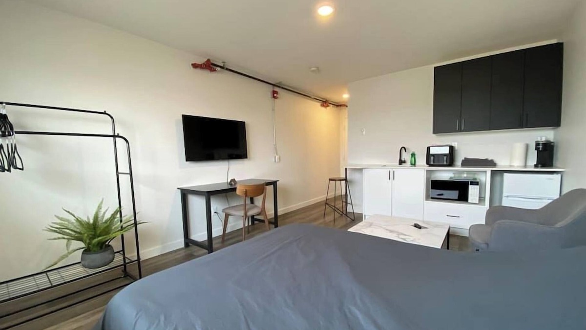 Clairmont Apartment | RNDup Urban Lofts Exec Single Room Modern and Trendy!
