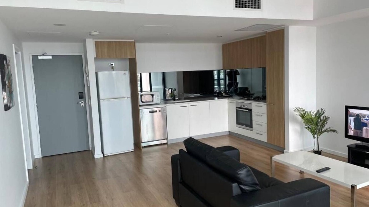 Adelaide Central Business District Apartment | RNR on Franklin-Apartment with Balcony