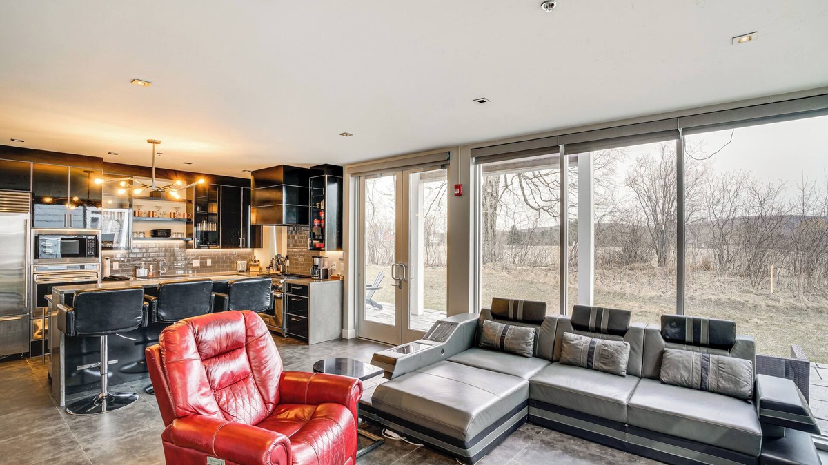 Elkhart Lake House | Road America Retreat: Modern Villa w/Garage!