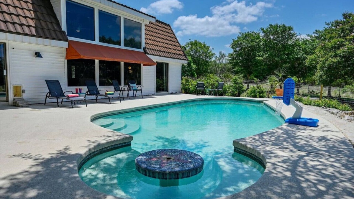 La Hacienda Estates House | Road Runner Lodge: Pool, Volleyball, Disc Golf, Pet Friendly