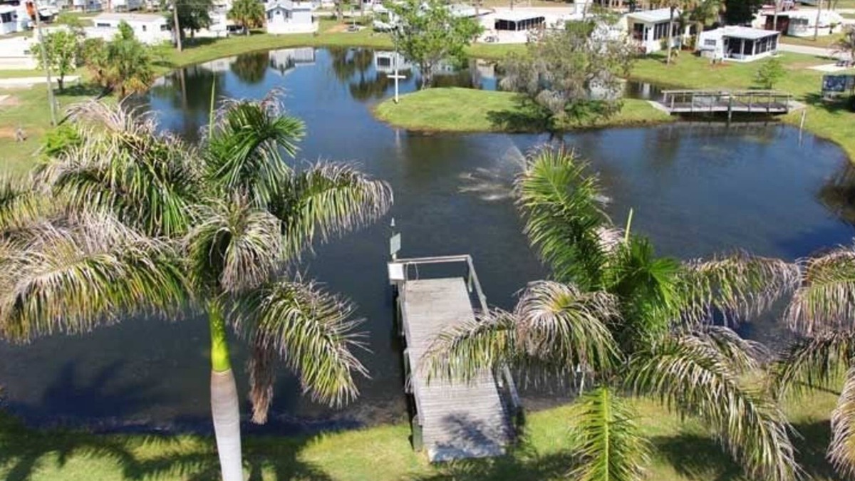 Fort Pierce Cabin | Road Runner Travel Resort - Caravan Park