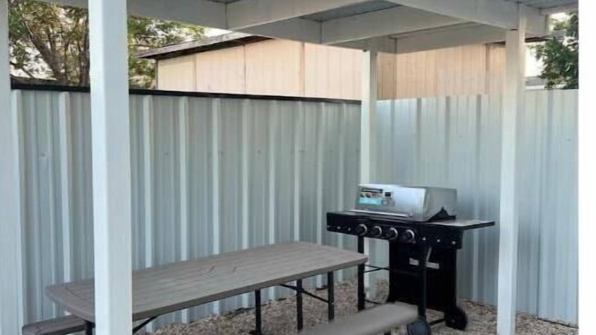 Hobbs House | Roadrunner Retreat