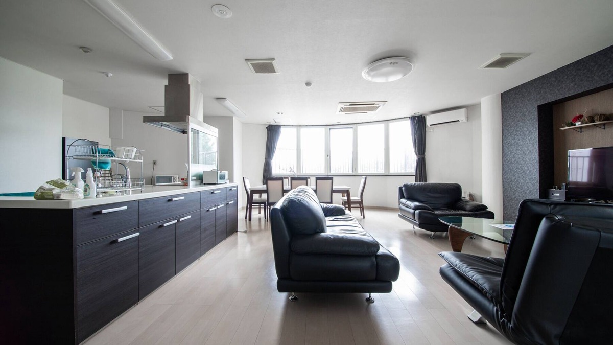 Toyohira House | ROADSIDE HOUSE