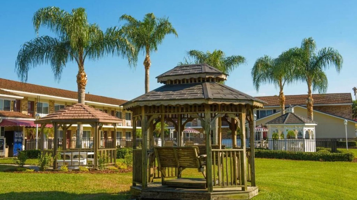 Downtown Zephyrhills Hotel | Roadstar Hotel Zephyrhills
