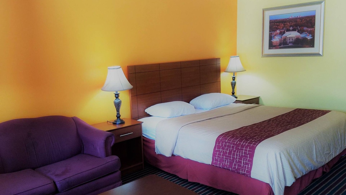 Troy Hotel | Roadway Inn