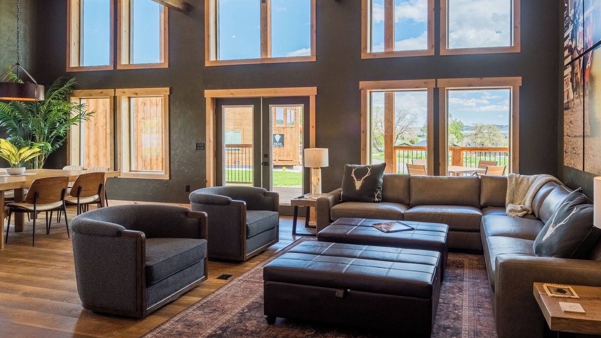 Cody Cabin | Roam (New!) Luxury cabin w/2 kings + queen, exclusive access to Grand Pergola w/fire pit & griddle
