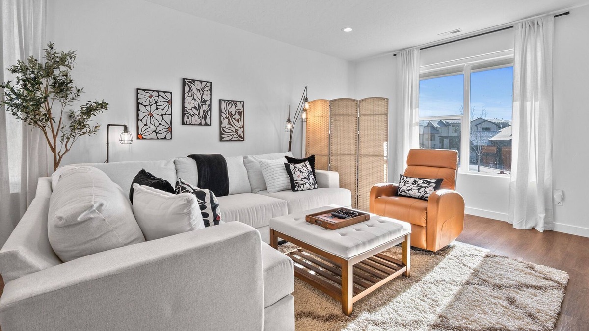 Mountain Green House | Roam Ski Den Perfect for two families (R0 5949)