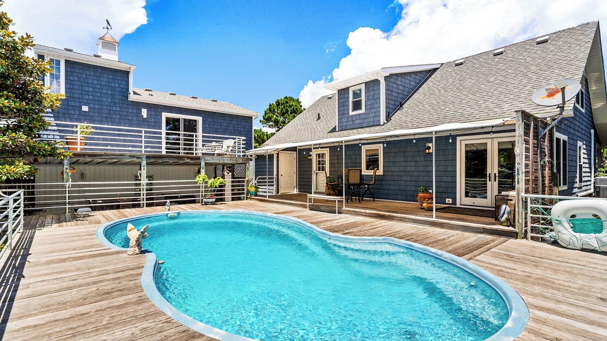 Manteo House | Roanoke Island Retreat *canal front on the sound*pool
