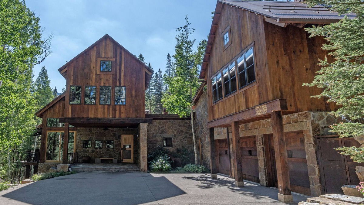 Mountain Village House | Robber's Roost- Sprawling, Ski In/Out, Arcade, Pool Table, & More!