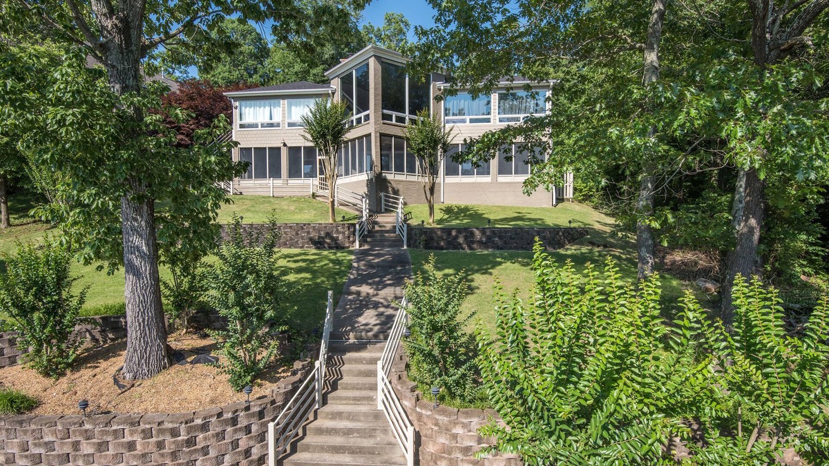 Florence House | Robert Trent Jones , Wilson Dam view & Water retreat