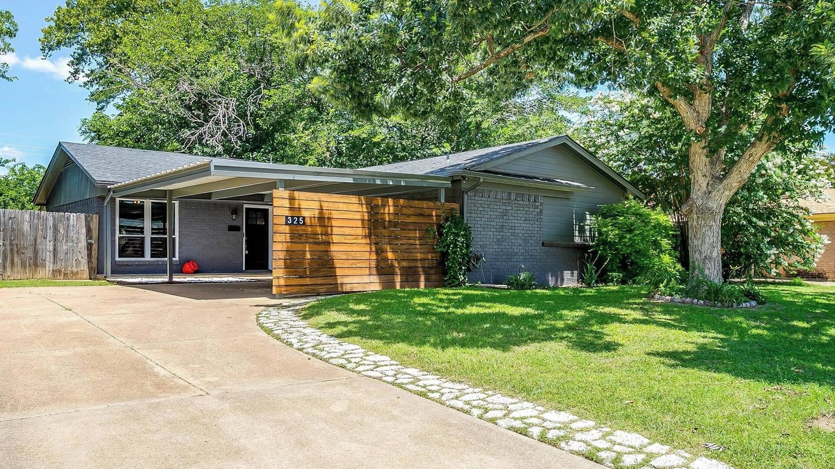 Burleson House | Robin House with two master suites!