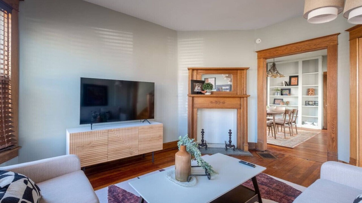 Columbus House | Robin's Egg ~ Private Downtown, Pet-Friendly Gem