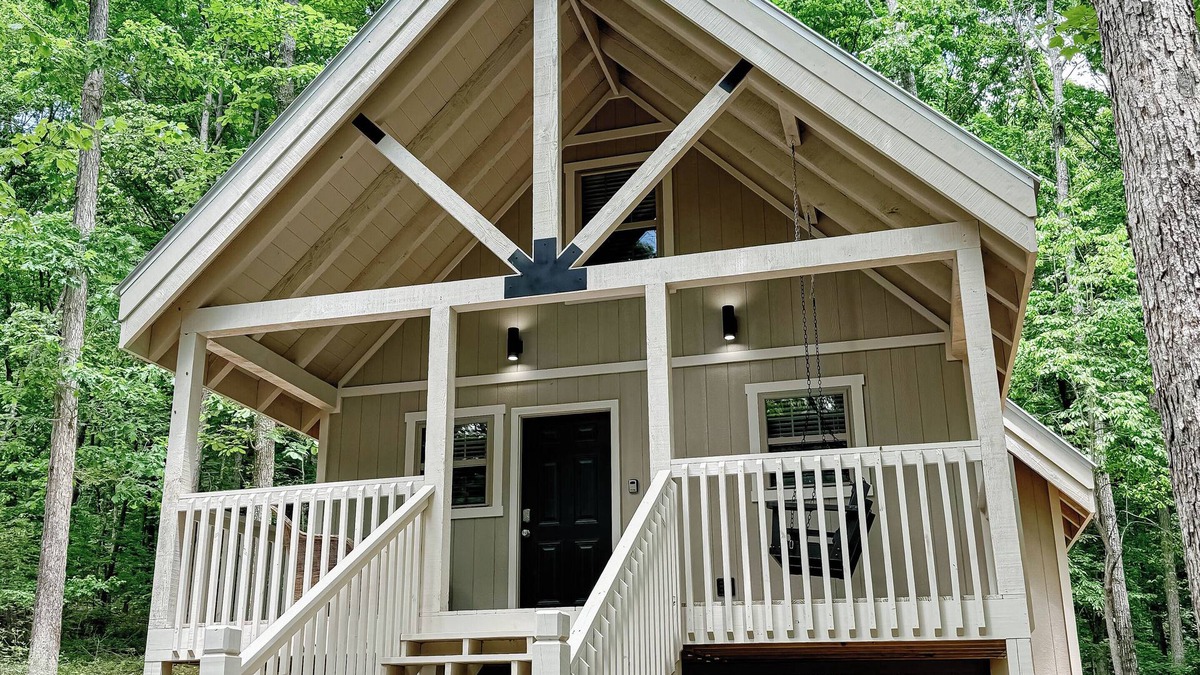 Fort Payne Cabin | ROBIN'S NEST - With Hot Tub - Relaxation awaits in the mountains!