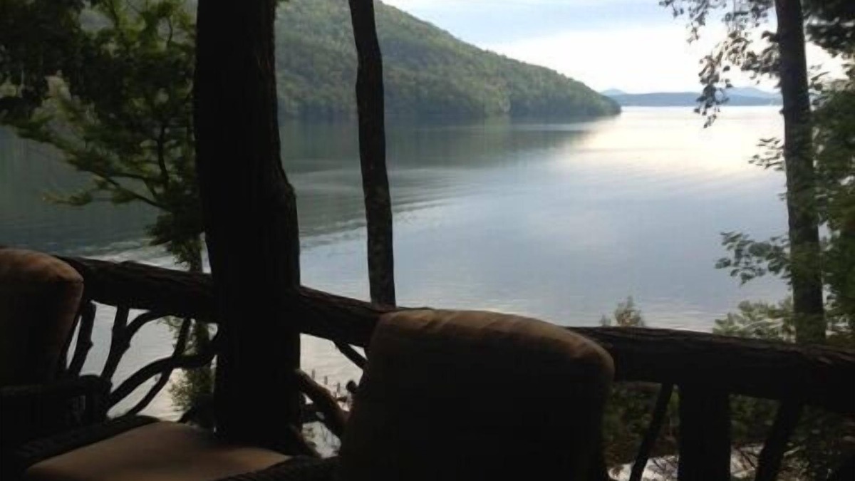 Salem House | Robinson Lake Front Lodge on Lake Jocassee