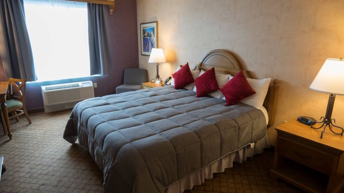 Upper Lake Hotel | Robinson Rancheria Resort and Casino