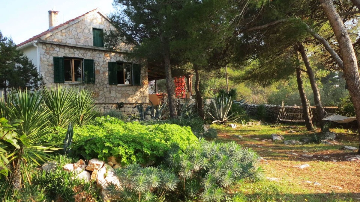 Cove Makarac (Milna) House | Robinson Style Tourism. Freedom And Solitude In Full Comfort.