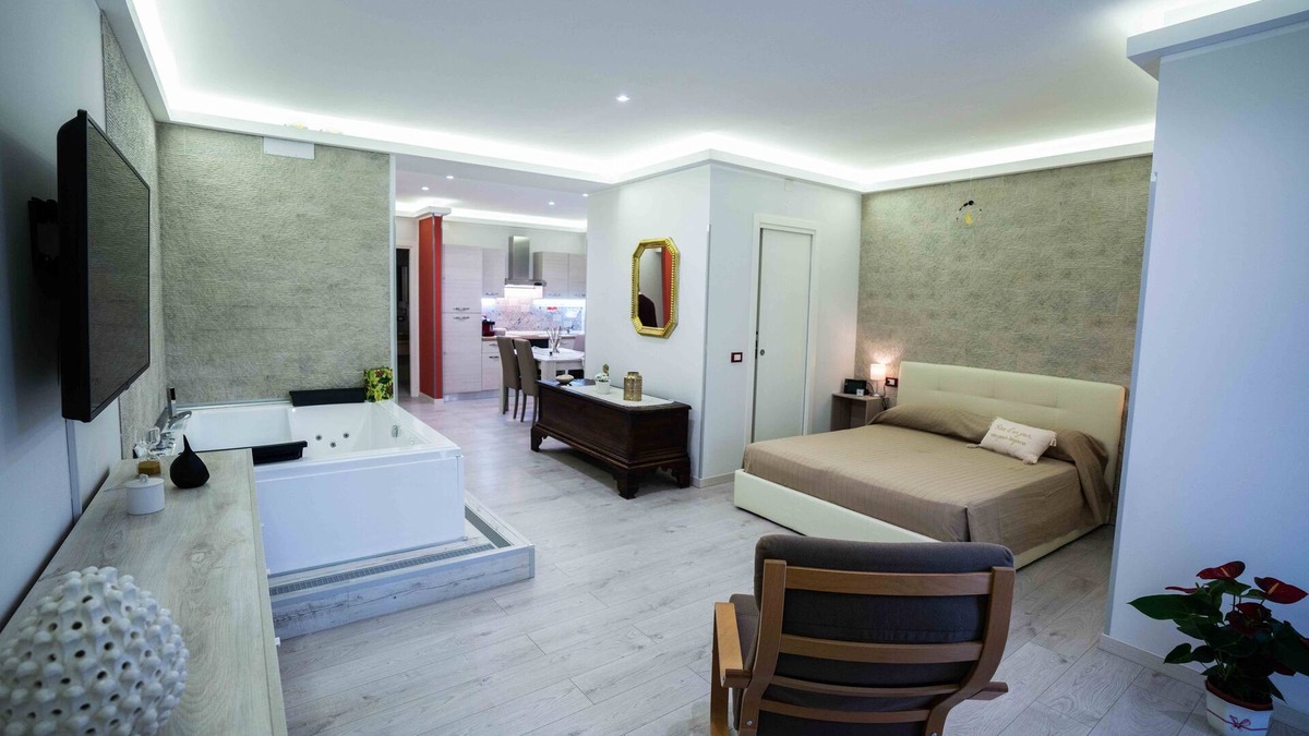 Enna Apartment | Rocca di Cerere - Venere house, suite with jacuzzi in the room.