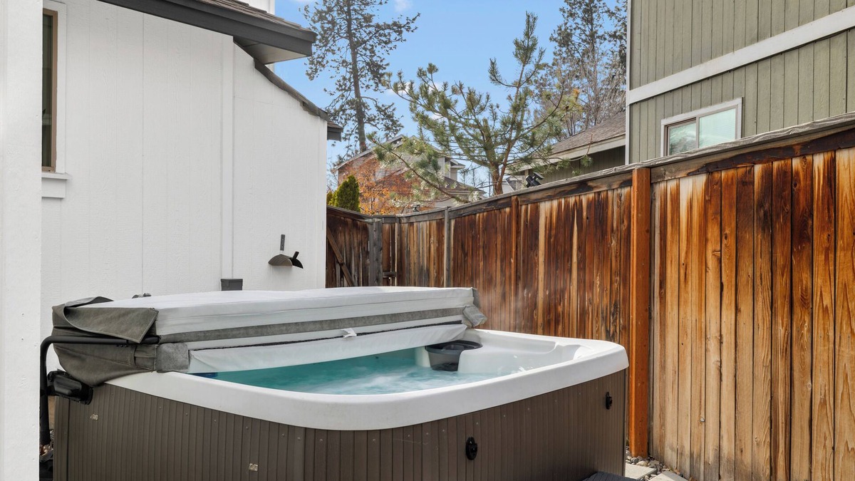 Old Farm District House | Rocca Way Getaway! Fam-Friendly - Private Hot-tub