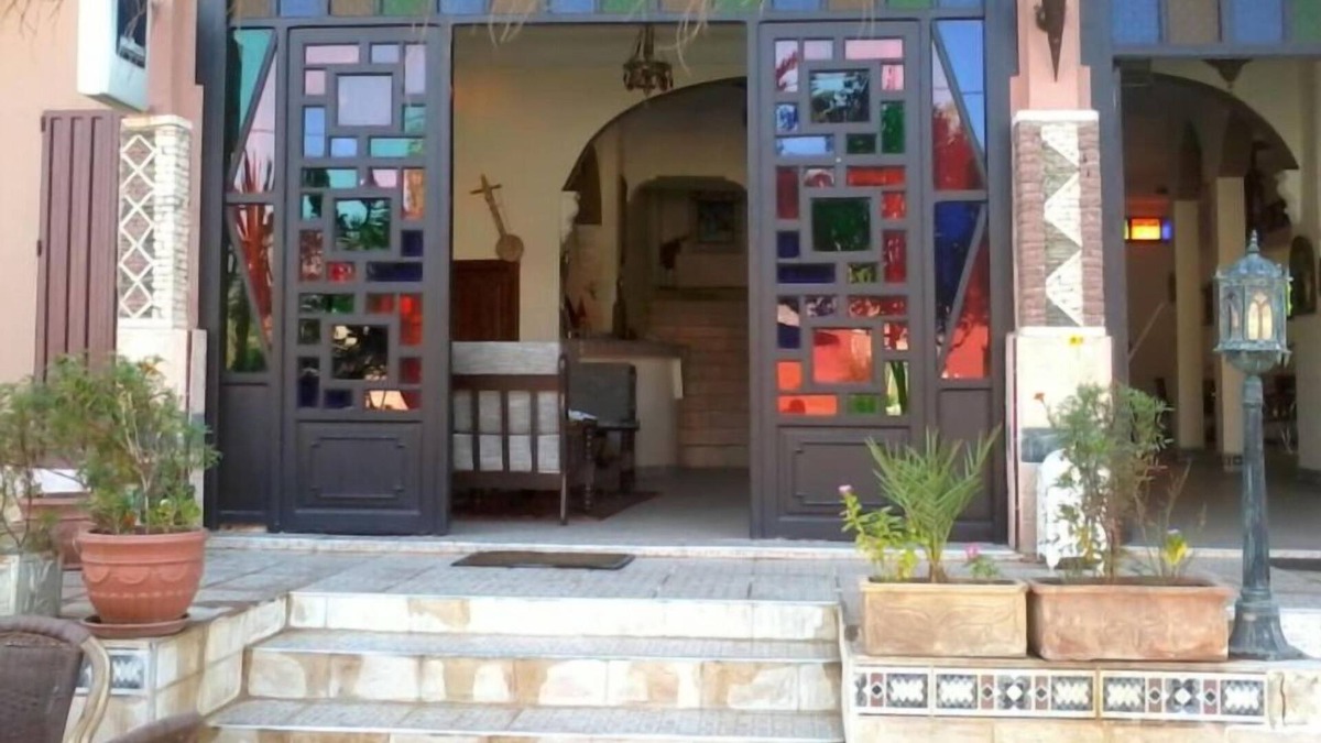 Tahala House | Rocher Peint