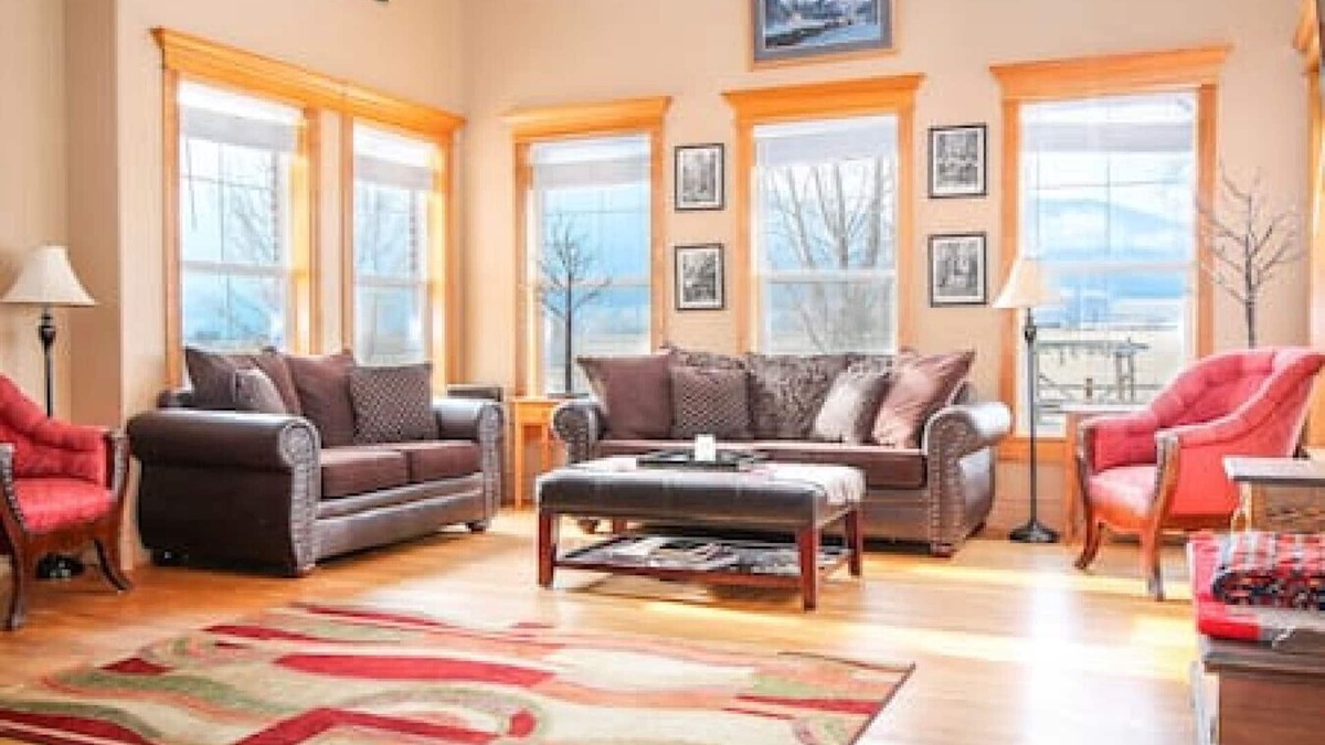 Haines House | Rock Creek Schoolhouse. Historic Charm! Gorgeous Views! Sleeps 15