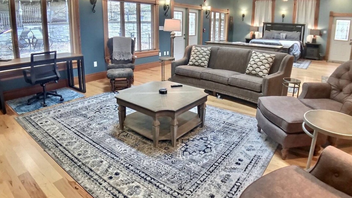 Eureka Springs Historic District House | Rock House Cave Side Suite VIP Parking Cave Access