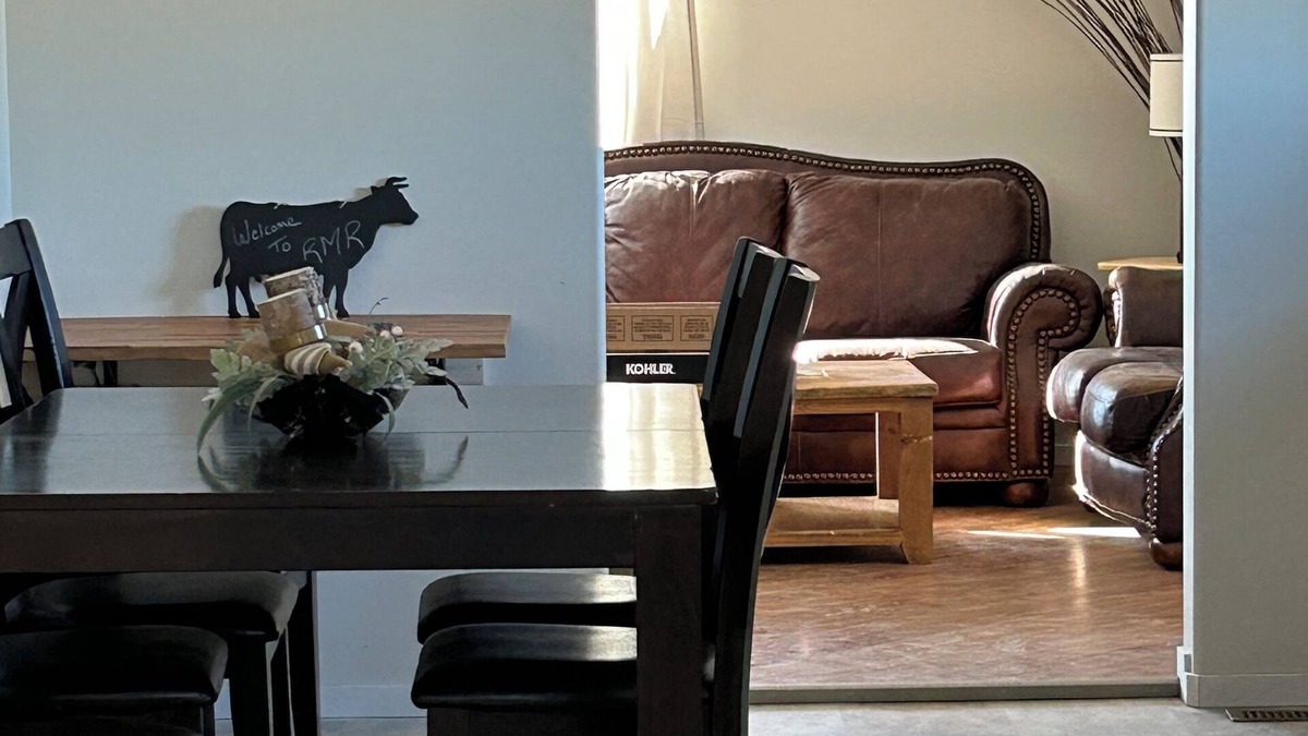 Saskatchewan Other | Rock Mountain Retreat, your tranquil getaway in Coronach. Pet-friendly!