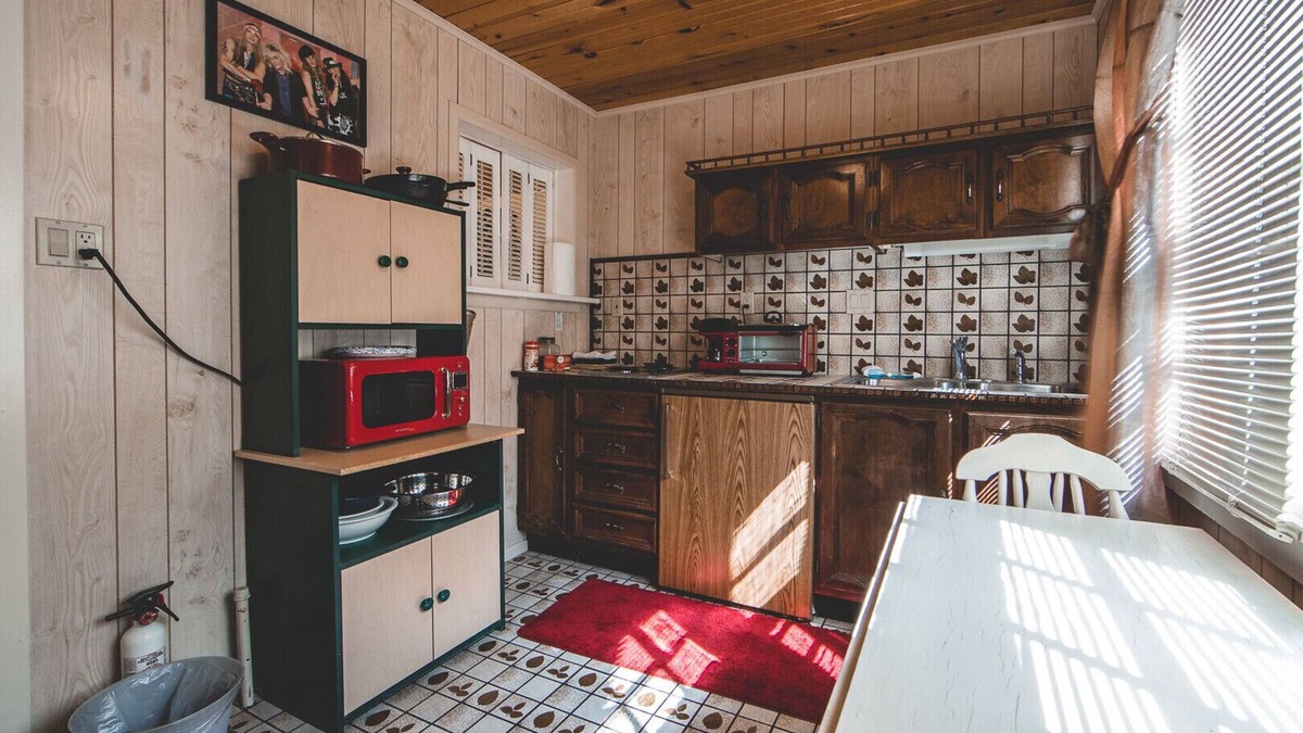 Bisbee House | Rock n Roll themed rooms, built in 1906