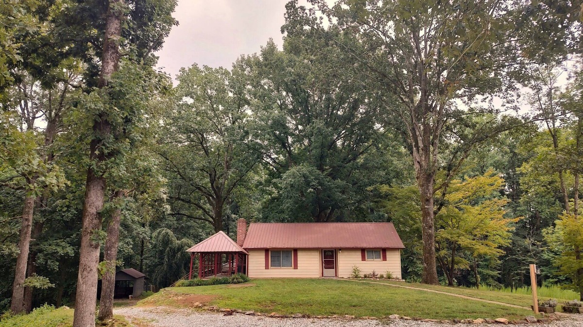 Clarkesville Cottage | Rockford Ranch Retreat w/Stocked Pond Dog Friendly!