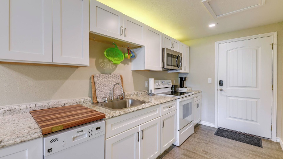 Fulton Apartment | Rockport Unit w/Pools & Boat Ramp - Near Beaches!
