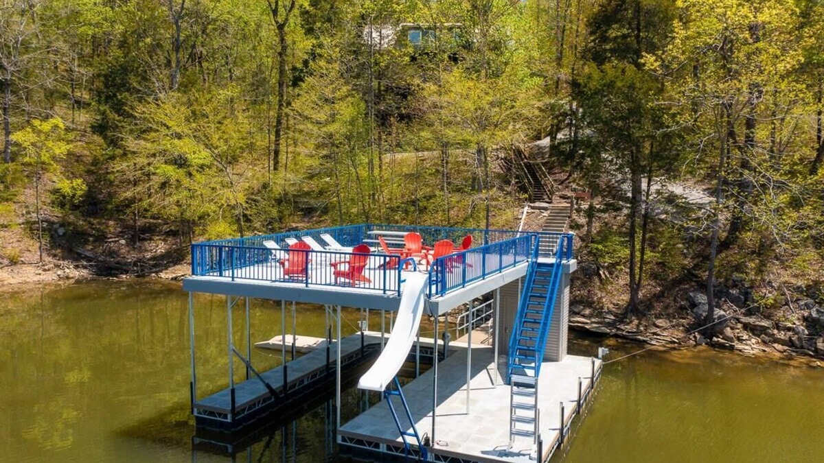 Speedwell House | 'Rockwater' Privacy, Huge Great Room, Double Deck Dock, Hot Tub, Billiards.