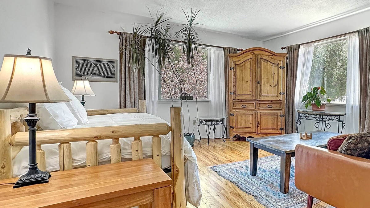 Paonia Hotel | Rocky Mountain Inn
