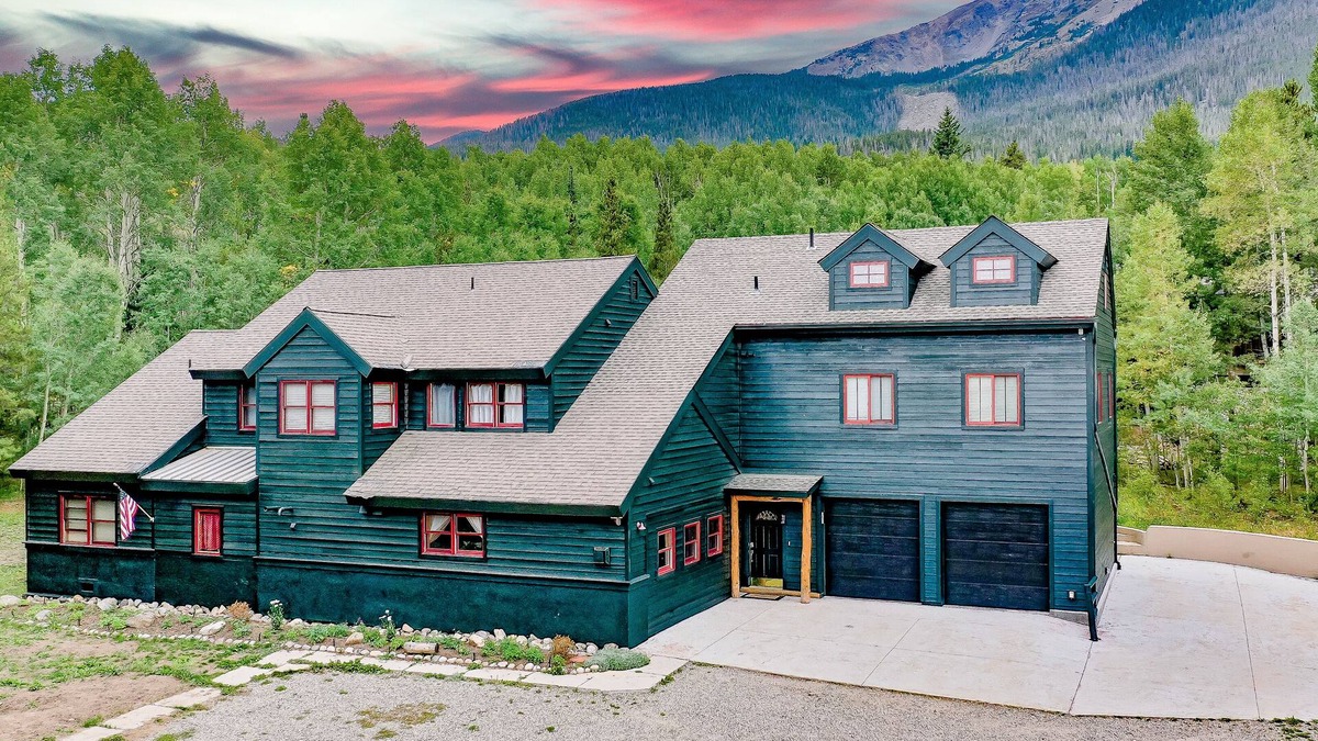 Frisco House | Rocky Mountain Outpost Home: 8 Bedrooms, Dog Friendly