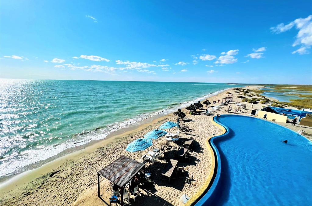 Laguna Shores Apartment | Rocky Point - Ocean Front - King - Suites - Sleeps12 - Gated - POOLS WI-FI