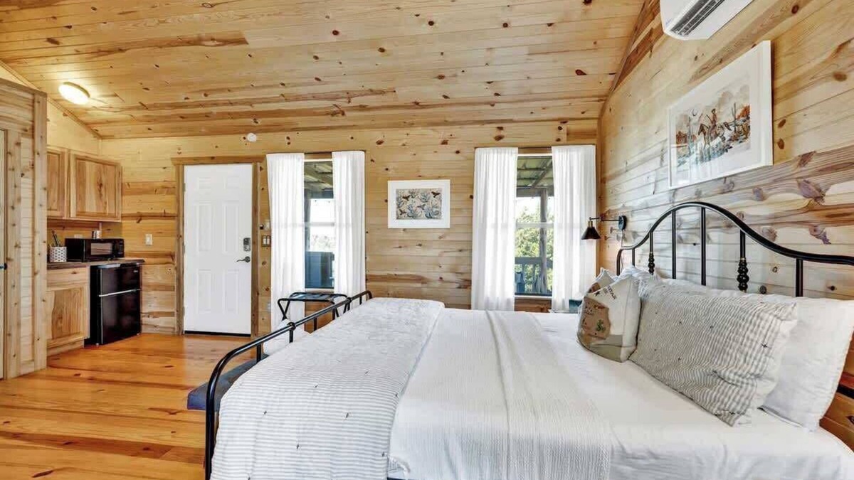 Fredericksburg Cabin | Rocky Ridge Cedar Cabin With Hot Tub & Amazing Views