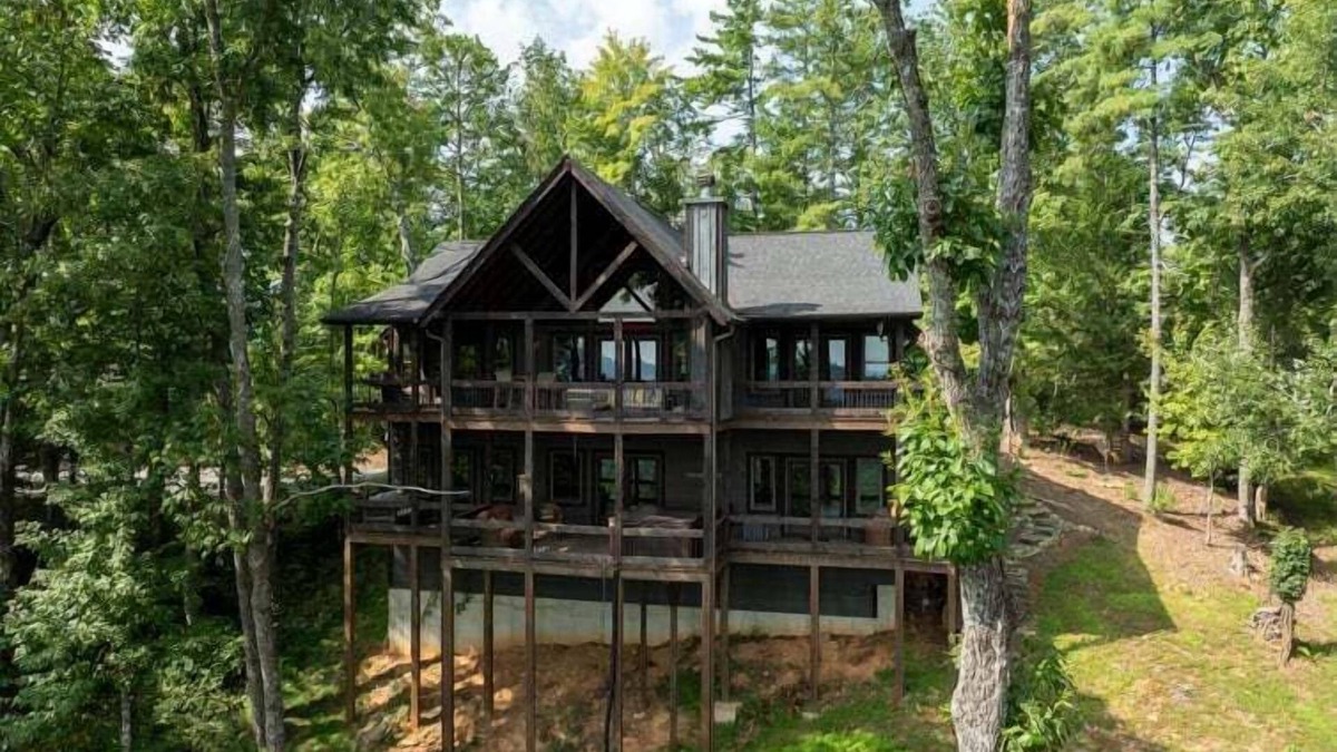 Raccoon Ridge Cabin | Rocky Ridge Escape - Panoramic Mountain Views | Hot Tub | Outdoor Fireplace